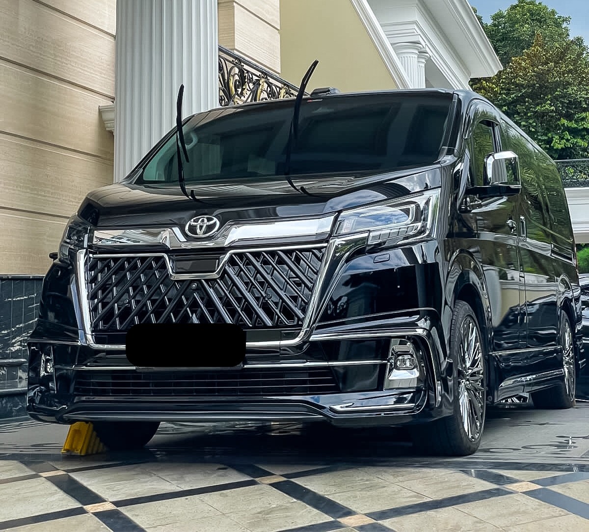 Toyota GranAce Wald Edition 8 Seater 2022 - Garasi Kami